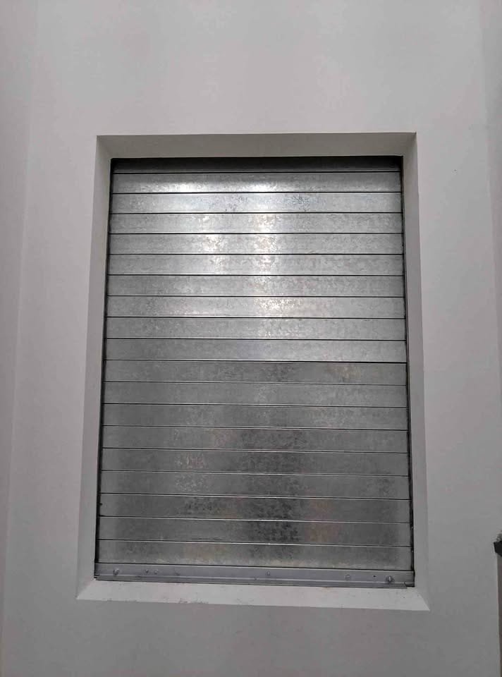 instalación de cortinas metálicas en Tijuana